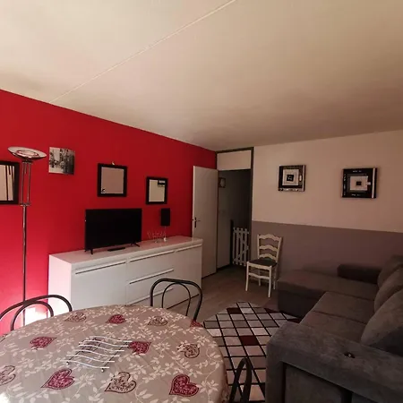 6 Pers. Face Aux Pistes, Balcon Sud, Tv, Cuisine Equipee, Ski-in/ski-out, - Fr-1-404-78