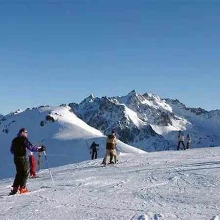 6 Pers. Face Aux Pistes, Balcon Sud, Tv, Cuisine Equipee, Ski-in/ski-out, - Fr-1-404-78 * La Mongie
